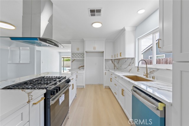 Detail Gallery Image 7 of 32 For 14032 Woodlawn Ave, Tustin,  CA 92780 - 4 Beds | 2 Baths