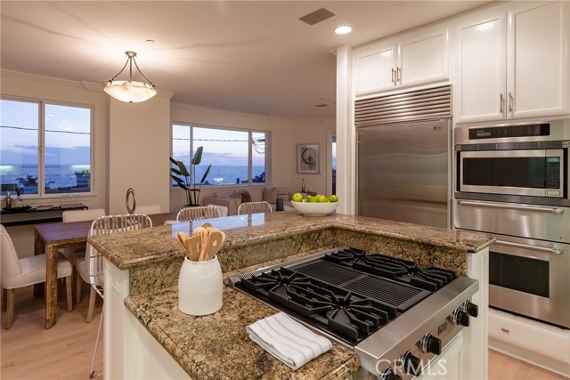 216 1st Street, Manhattan Beach, California 90266, 3 Bedrooms Bedrooms, ,4 BathroomsBathrooms,Residential,Sold,1st,SB21166941