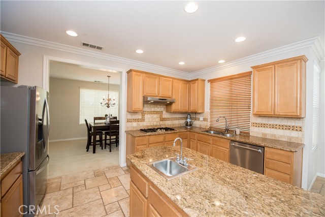 Detail Gallery Image 9 of 46 For 1676 Tamarron Dr, Corona,  CA 92883 - 4 Beds | 2/1 Baths