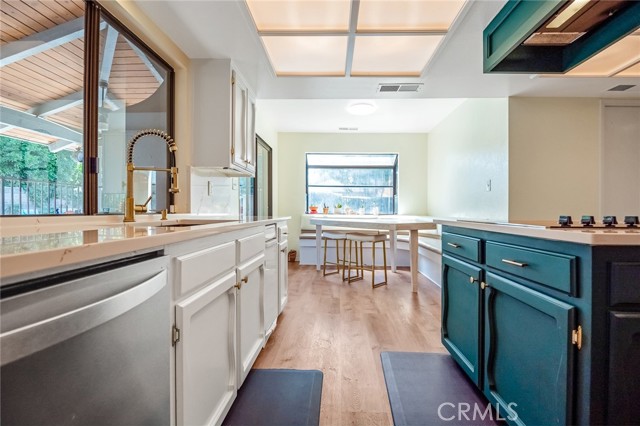 Detail Gallery Image 21 of 69 For 530 E Estate Dr, Tulare,  CA 93274 - 3 Beds | 3 Baths