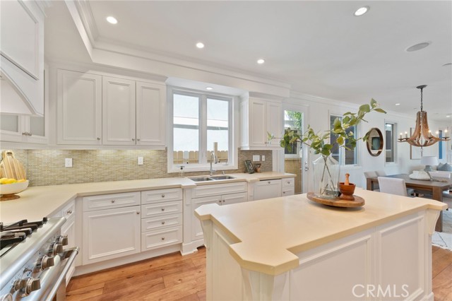 Detail Gallery Image 11 of 45 For 3201 4th Ave, Corona Del Mar,  CA 92625 - 3 Beds | 2/1 Baths