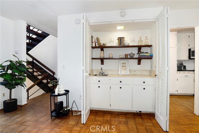 Detail Gallery Image 5 of 25 For 5327 Coldwater Canyon Ave #D,  Sherman Oaks,  CA 91401 - 2 Beds | 2/1 Baths