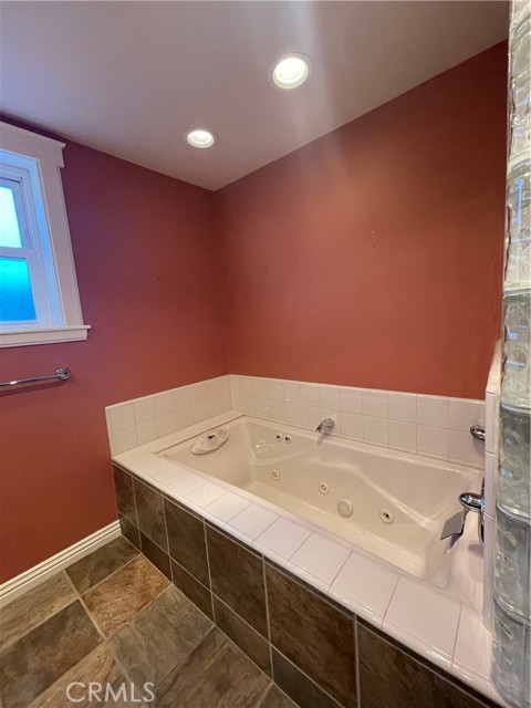 Detail Gallery Image 27 of 66 For 17183 Sunburst, –,  CA 91325 - 4 Beds | 4/1 Baths