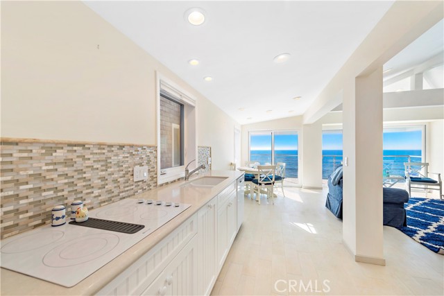 Detail Gallery Image 8 of 31 For 1051 Gaviota Dr, Laguna Beach,  CA 92651 - 2 Beds | 2 Baths