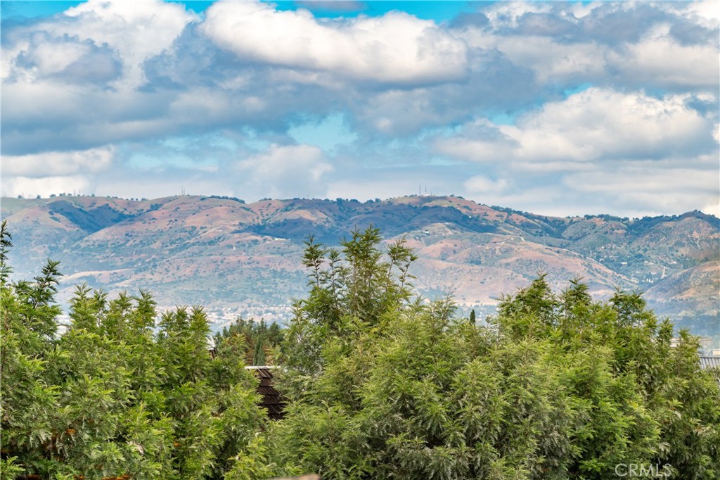 https://media.crmls.org/medias/7e957ee9-2072-4611-bf5f-eb46a68d437c.jpg?preset=X-Large