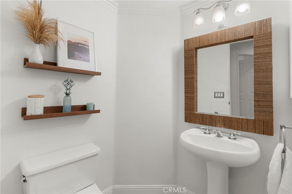 https://media.crmls.org/medias/7e95c860-6595-4344-97f5-666fe5c8a1a8.jpg?preset=X-Large