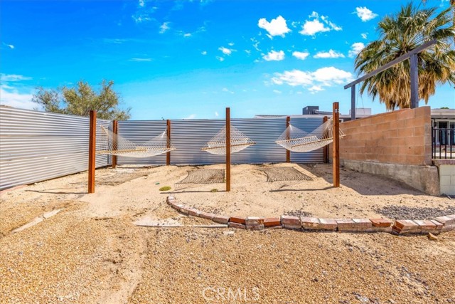 73028 Manana Drive, 29 Palms CA: https://media.crmls.org/medias/7e95ea92-0fff-49e4-ab34-d1e84c686288.jpg