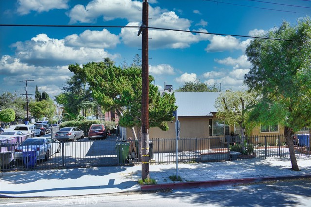 6944 Radford Avenue, North Hollywood CA: https://media.crmls.org/medias/7e96ccc1-dbcd-49c3-86c4-8bf59ee8d711.jpg