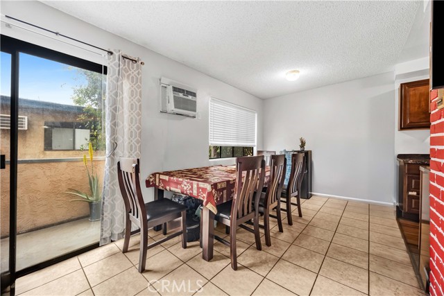 Detail Gallery Image 5 of 12 For 9054 Willis #21,  Panorama City,  CA 91402 - 2 Beds | 1/1 Baths