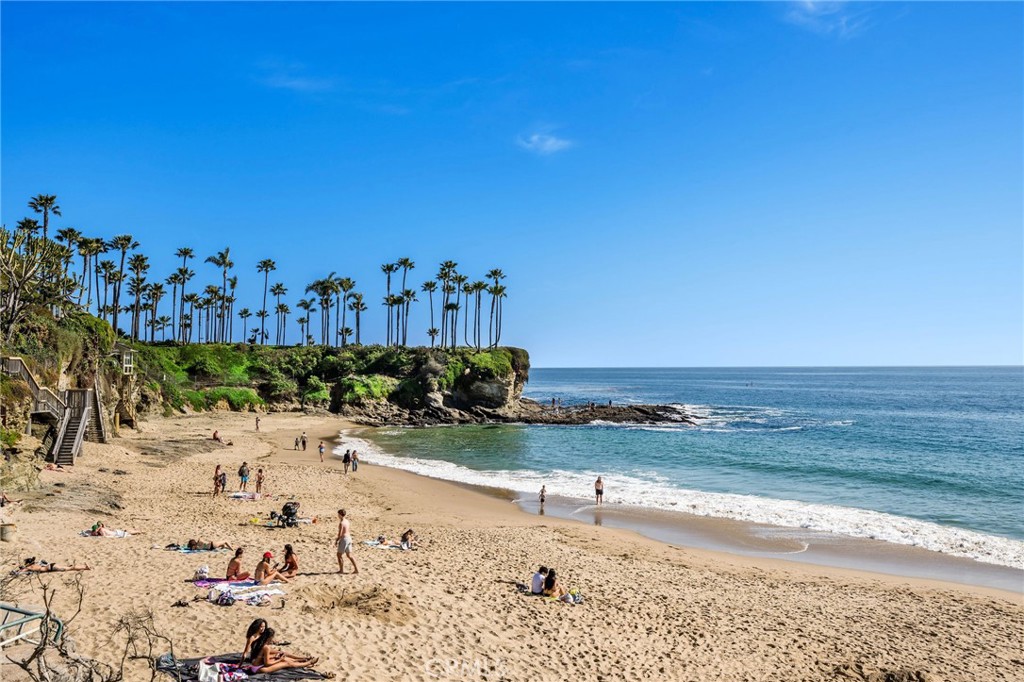 https://media.crmls.org/medias/7e982724-c872-482a-bb23-af2157224200.jpg?preset=X-Large
