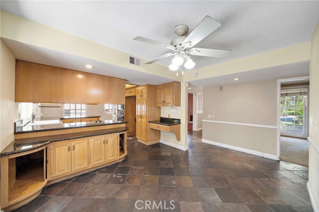 11121 Kensington Road, Los Alamitos CA: https://media.crmls.org/medias/7e98f1b1-e6e3-4182-98de-c01fa9237855.jpg
