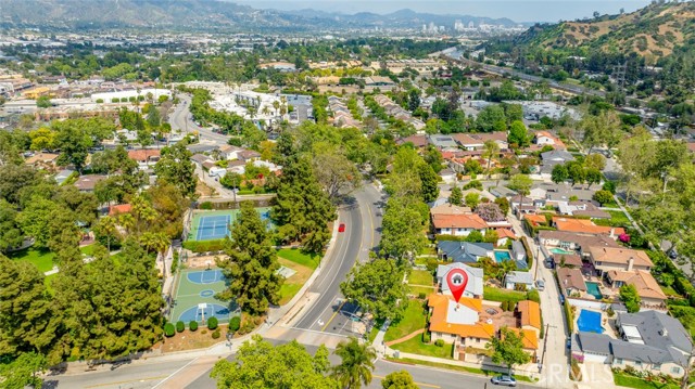 1422 W Riverside Drive, Burbank CA: https://media.crmls.org/medias/7e990d97-d400-4f65-afe9-8a0acf409941.jpg