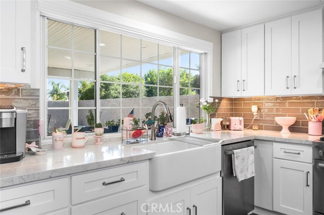 1092 Deborah Street, Upland CA: https://media.crmls.org/medias/7e9a6166-2f63-4eeb-8736-c5e49c8443c3.jpg