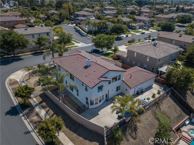 327 Grapevine Dr, Corona, CA 92882