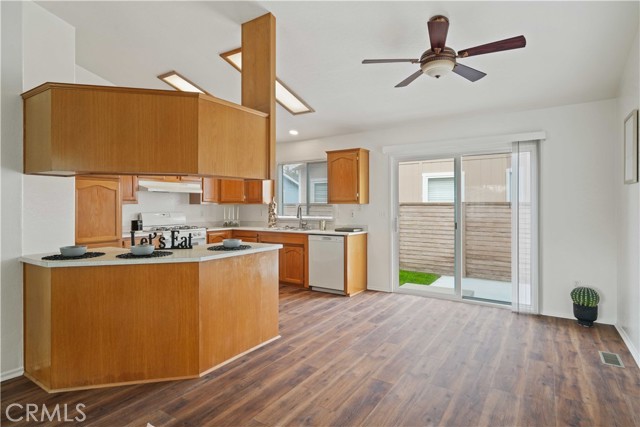 Detail Gallery Image 7 of 26 For 19853 Cottonwood Dr, Canyon Country,  CA 91351 - 2 Beds | 2 Baths