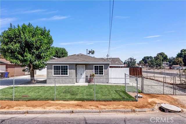11467 64th Street, Jurupa Valley CA: https://media.crmls.org/medias/7e9ab10b-4110-4980-afbf-94e35a2833c8.jpg