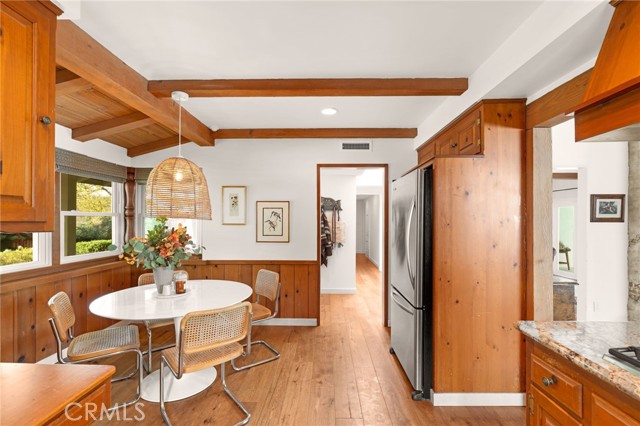 Detail Gallery Image 7 of 30 For 23843 Crosson Dr, Woodland Hills,  CA 91367 - 3 Beds | 2/1 Baths