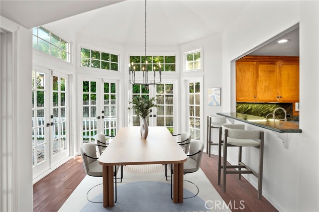 Detail Gallery Image 19 of 25 For 4800 Brewster Dr, Tarzana,  CA 91356 - 4 Beds | 4 Baths