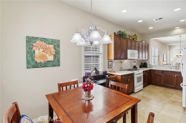 1665 Camino Sueno, Hemet CA: https://media.crmls.org/medias/7e9e760f-9712-4377-b7b4-5a5e8680a313.jpg