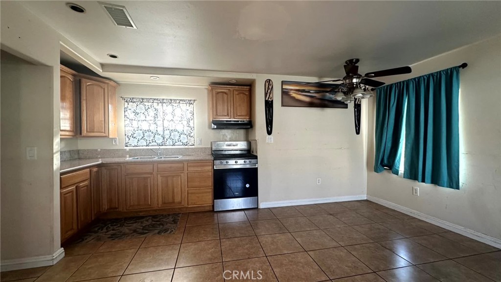 https://media.crmls.org/medias/7e9f2ca9-e740-40e1-97ce-b2659681a769.jpg?preset=X-Large