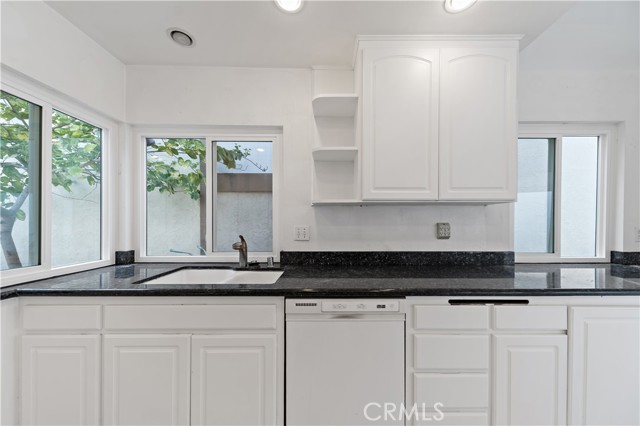 75 Willow Tree Lane, Irvine CA: https://media.crmls.org/medias/7ea06319-fc5b-4aa4-8fe6-ea2b4050b75c.jpg