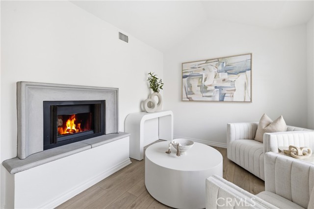Detail Gallery Image 14 of 27 For 909 Muirfield, Newport Beach,  CA 92660 - 2 Beds | 2/1 Baths