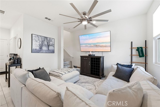 Detail Gallery Image 6 of 39 For 4156 Sitio Cielo, Oceanside,  CA 92057 - 3 Beds | 2/1 Baths