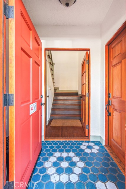 Detail Gallery Image 3 of 38 For 8246 4th St, Los Angeles,  CA 90048 - 2 Beds | 2 Baths