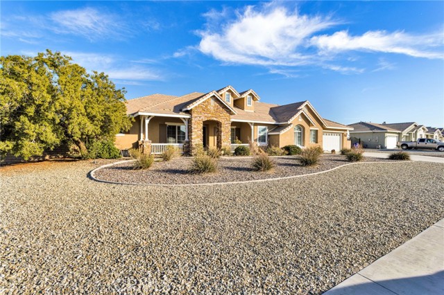 Detail Gallery Image 5 of 75 For 12389 Winesap, Apple Valley,  CA 92308 - 5 Beds | 2/1 Baths