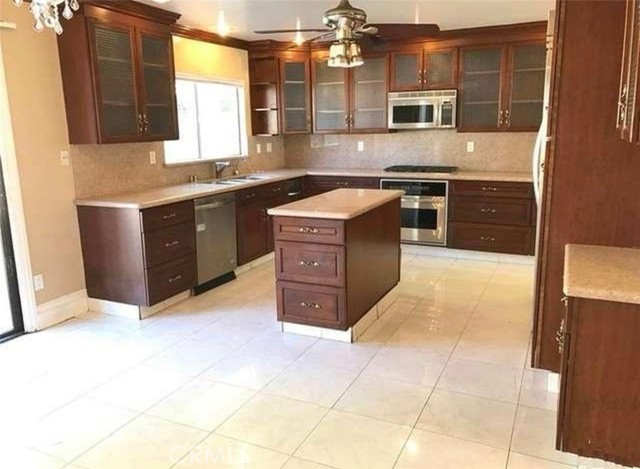 18113 Califa Street, Tarzana CA: https://media.crmls.org/medias/7ea38bde-b43c-4638-888a-406382760e8f.jpg