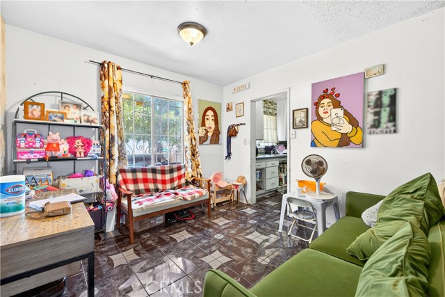 Detail Gallery Image 5 of 25 For 705 S Thorson Ave, Compton,  CA 90221 - 3 Beds | 1 Baths