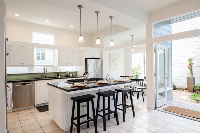 Sunny & Bright Kitchen