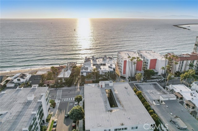 Detail Gallery Image 3 of 42 For 575 Esplanade #205,  Redondo Beach,  CA 90277 - 2 Beds | 2 Baths