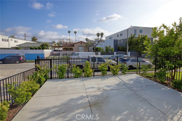 Detail Gallery Image 3 of 16 For 5459 Carlin a,  Los Angeles,  CA 90016 - 2 Beds | 1 Baths