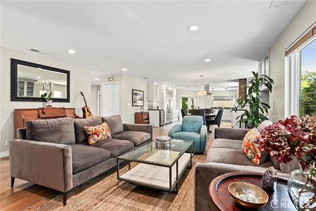 4855 Arcola Avenue, Toluca Lake CA: https://media.crmls.org/medias/7ea6ab76-3e3f-4e0a-a8e0-0ff1b0b906df.jpg