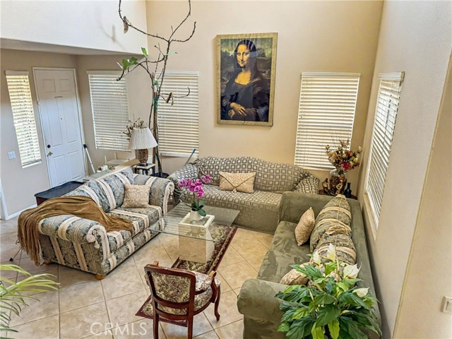 Detail Gallery Image 3 of 7 For 1652 Tiesa Ln, Oxnard,  CA 93030 - 5 Beds | 2/1 Baths