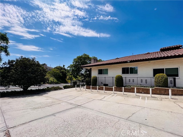 19901 Yorba Linda Blvd, Yorba Linda CA: https://media.crmls.org/medias/7ea783d5-f7f0-480d-9106-e72948fb0a81.jpg