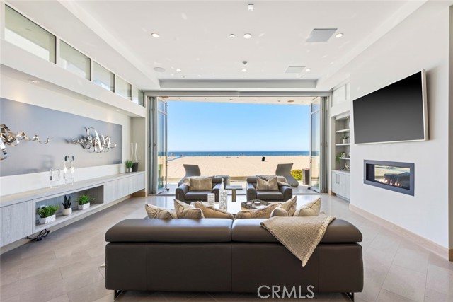 Detail Gallery Image 1 of 37 For 212 the Strand, Hermosa Beach,  CA 90254 - 4 Beds | 5/1 Baths