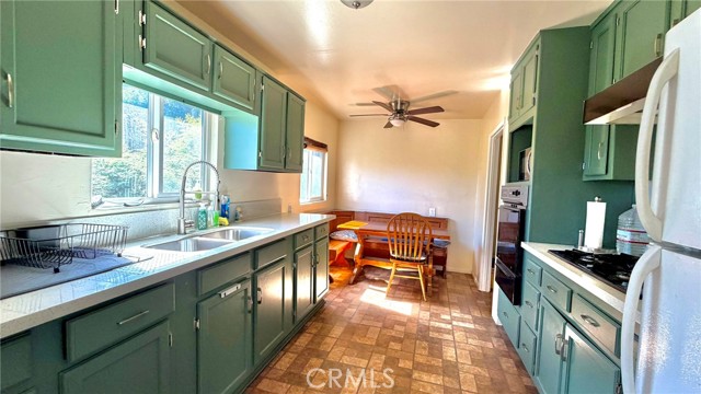 843 Laveta Terrace, Echo Park CA: https://media.crmls.org/medias/7ea8d440-5fb6-4feb-a4ce-a11f35461c25.jpg