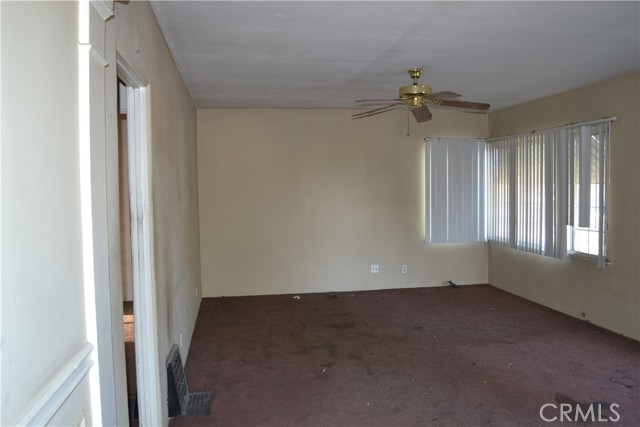 2121 N Pass Avenue, Burbank CA: https://media.crmls.org/medias/7ea97b12-0ca2-4070-8c9a-495006c53b60.jpg