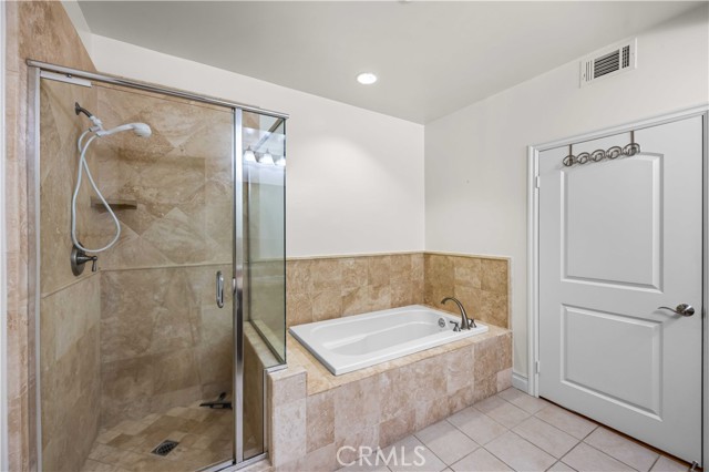 Detail Gallery Image 25 of 37 For 15206 Burbank Bld #104,  Sherman Oaks,  CA 91411 - 2 Beds | 2/1 Baths