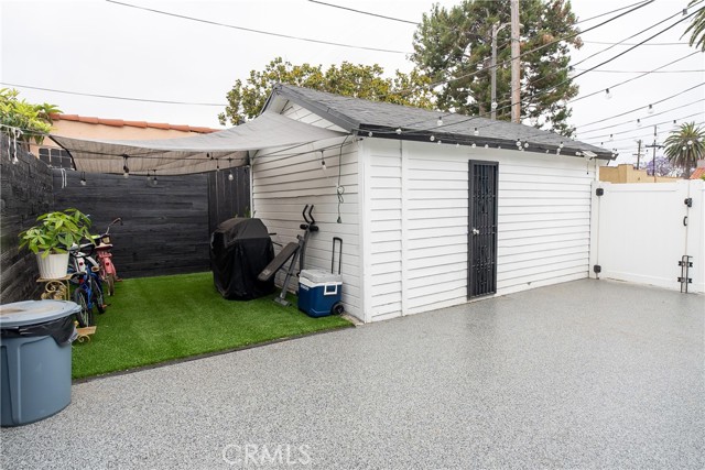 8924 Towne Avenue, Los Angeles CA: https://media.crmls.org/medias/7eacdeb9-9fac-425b-8c39-e99742c6bb1d.jpg