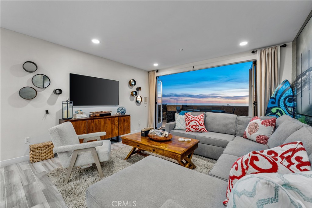 700 The Strand - photo 7