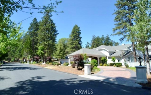 Detail Gallery Image 1 of 47 For 1438 Canterbury Ct, Lake Arrowhead,  CA 92352 - 5 Beds | 5/1 Baths