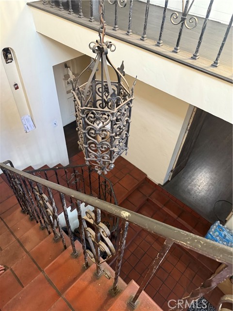 Detail Gallery Image 9 of 11 For 2171 Zoe Ave, Huntington Park,  CA 90255 - 5 Beds | 2 Baths