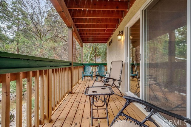 513 W Victoria Court, Lake Arrowhead CA: https://media.crmls.org/medias/7eadb99c-12f3-4944-bf64-393d67b0277b.jpg