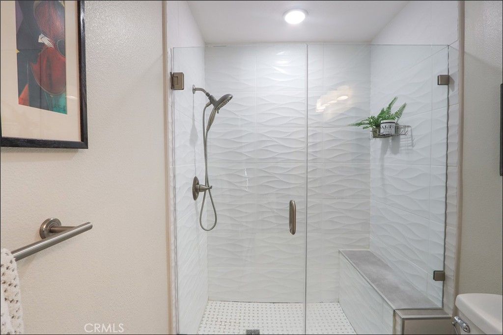 https://media.crmls.org/medias/7eadf27b-6f43-4de6-ad3b-95219f9773d5.jpg?preset=X-Large