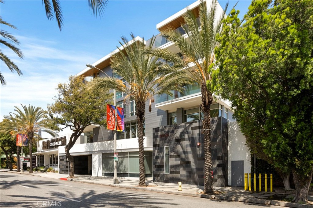 482 S Arroyo Parkway #408