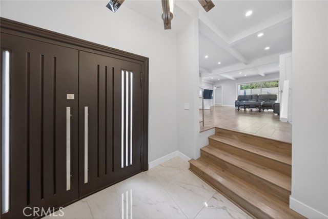 Detail Gallery Image 4 of 49 For 22247 De La Osa St, Woodland Hills,  CA 91364 - 4 Beds | 3 Baths