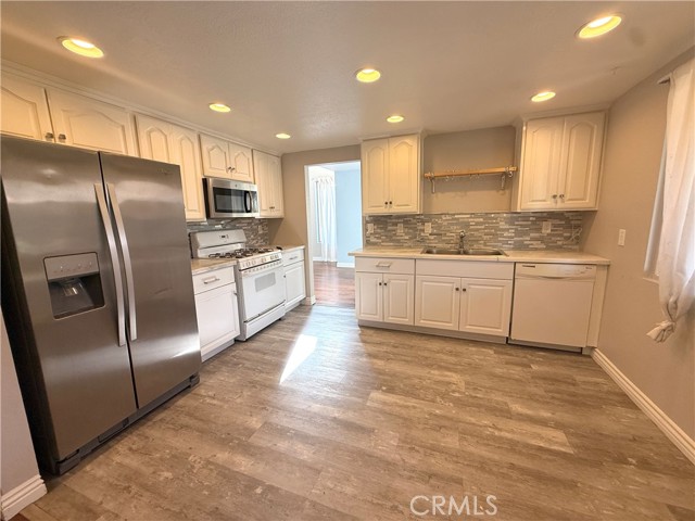 Detail Gallery Image 8 of 29 For 6 Pepper Ct, Inglewood,  CA 90302 - 4 Beds | 2/1 Baths